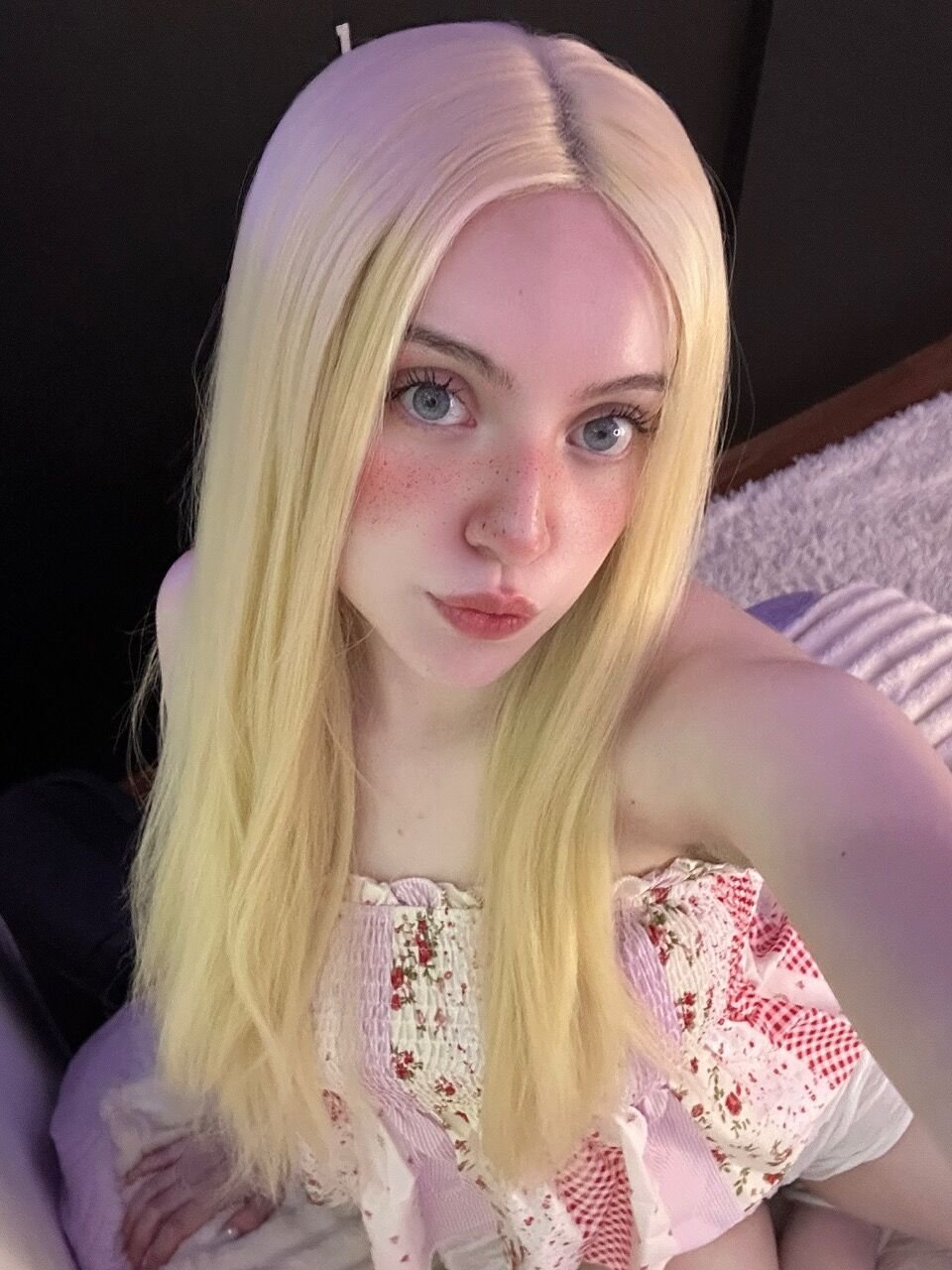 PhoebeNort52939's profile picture. where do falling starss actually fall from, DM mee if you ve seen one