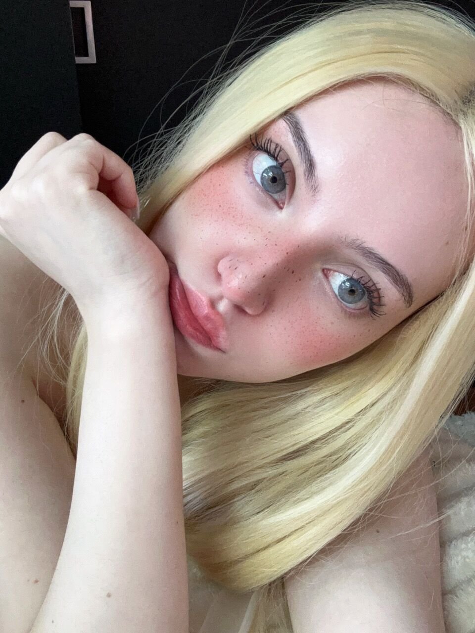 MaverickF89060's profile picture. sometimes my brain freezes like i have tooo many apps openn, DM me to reboot