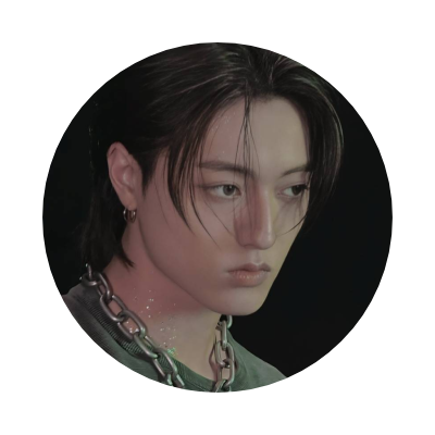 Hlaruto's profile picture. A golden prince, thunder-voiced.