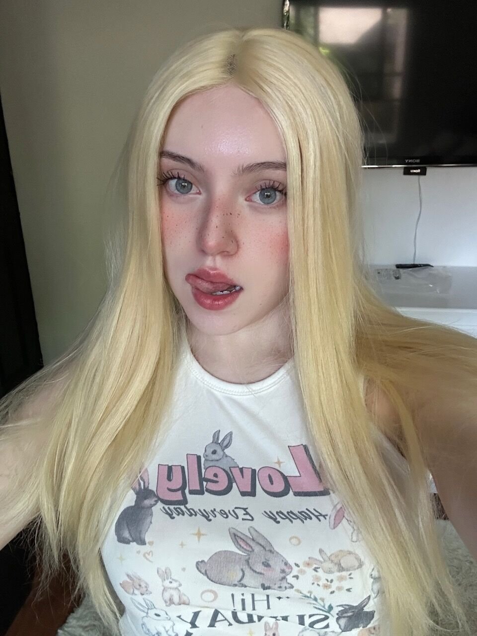 LilahMayfa10729's profile picture. after u wake up, just go back to sleep or DM mee instead