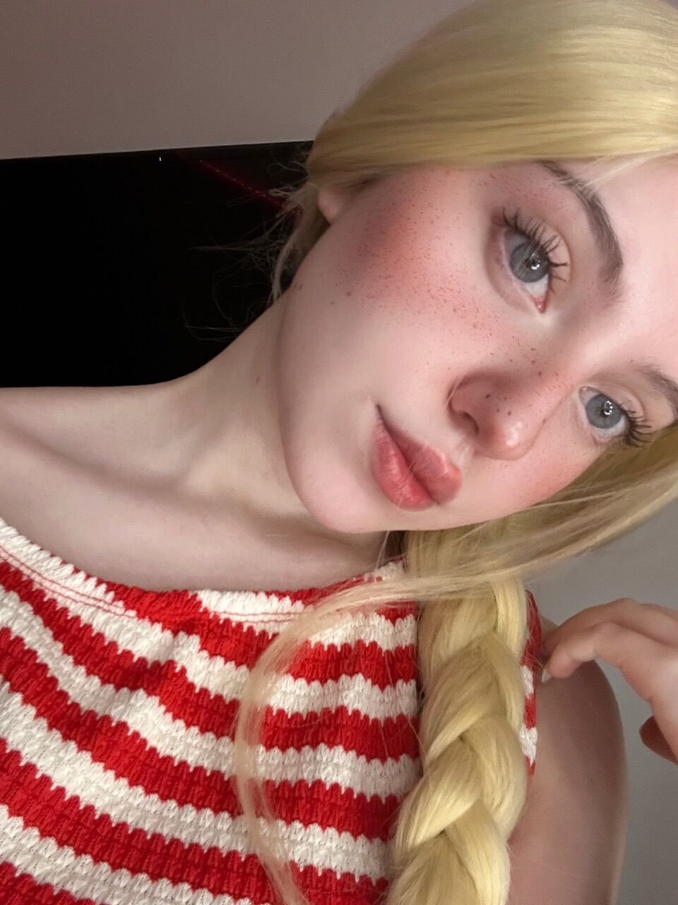 AshleighRo21552's profile picture. i think my zodiac sign is the question mark, DM me if you can read it