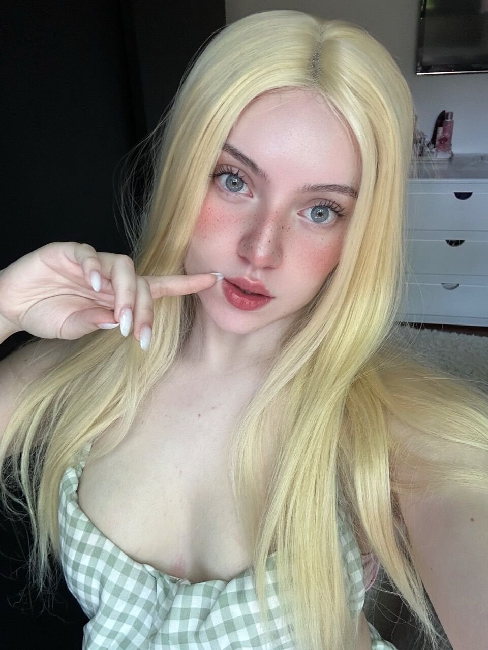 ElaraHollo76245's profile picture. fighting superheroes in my free time, DM me if youu prefer villains