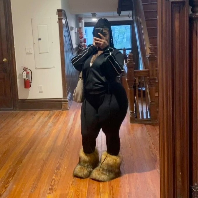 haitianbunny's profile picture. 22 // alt-emo // 🦇 custom feet pics available