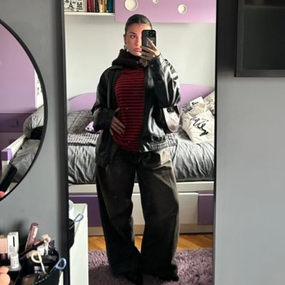 ineesmgg's profile picture. prefiero tocar tus dos lunas aunque haga sol  geógrafa🌟