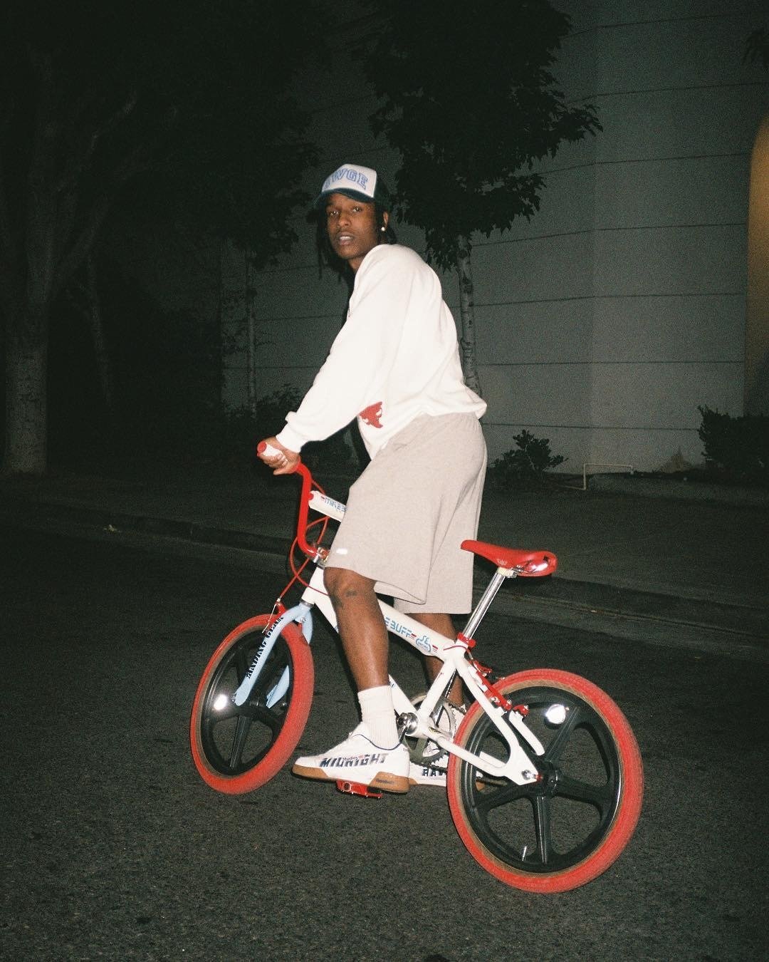 AlsabriHamada's profile picture. She went a-way and left us all alone