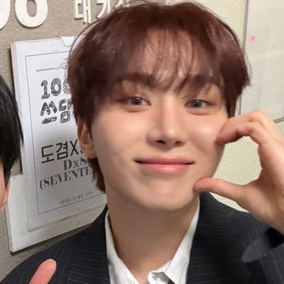 hadestbr's profile picture. professora de inglês, ouvinte profissional de música nas horas vagas (todas) e cinéfila de musicais