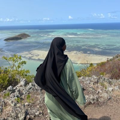 khedjira's profile picture. 👀