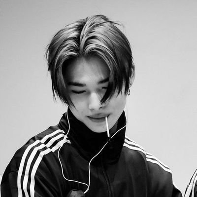 vampiroemcrise's profile picture. ⋆  A Boy written by Kpop, Rock and Cinema.