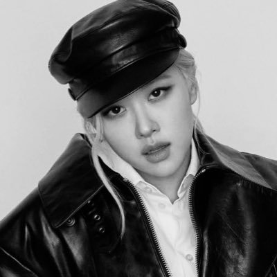 rseslina's profile picture. 𝘢𝘭𝘭 𝘰𝘶𝘳 𝘵𝘦𝘢𝘳𝘴 𝘵𝘶𝘳𝘯 𝘵𝘰 𝘥𝘶𝘴𝘵, 𝘯𝘰𝘸 𝘵𝘩𝘦 𝘳𝘰𝘴𝘦𝘴 𝘥𝘰𝘯'𝘵 𝘨𝘳𝘰𝘸 𝘩𝘦𝘳𝘦 ➶ media: @alinasdeniz