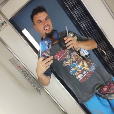 Altamagia1993's profile picture. Toma mi mano y me obliga a reír.

Recomiendo canciones! Vengo de un sitio perdido en el sur🌛