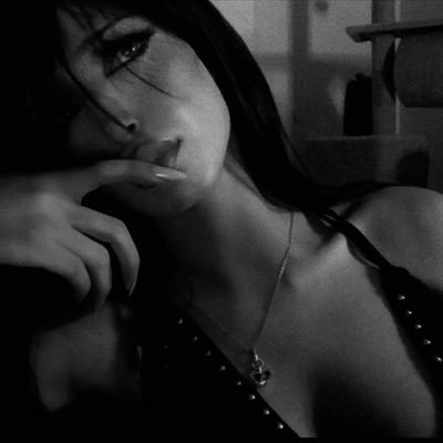 eiregod's profile picture. Ange ou sirène, qu’importe.