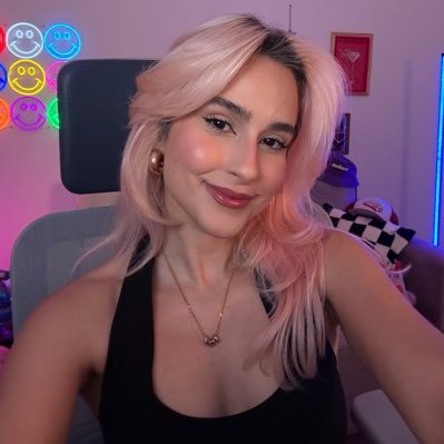 yasmiiinis's profile picture. ela/dela | Streamer em https://t.co/H5F9UBfQn3 | Contato: contato.yasmiinis@gmail.com