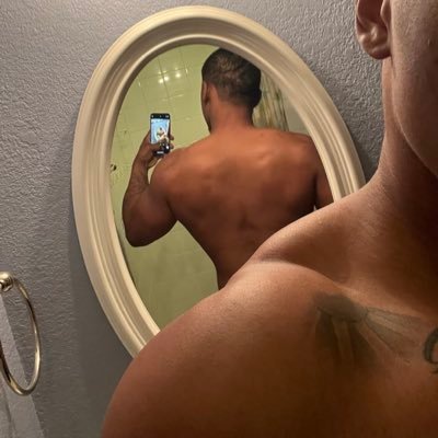 Strongpapi19121's profile picture. New page 6’3 225lbs bbc