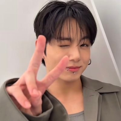 itaetaegi's profile picture. keep 1 going bangtan