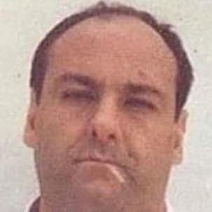 luciovee's profile picture. Quien puede ahorcar a un lagarto? y nunca falta al gimnasio? Batman.