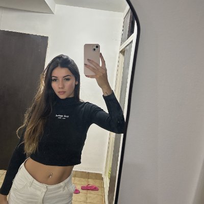 unfoldedolivia's profile picture. Gentle glam vibes