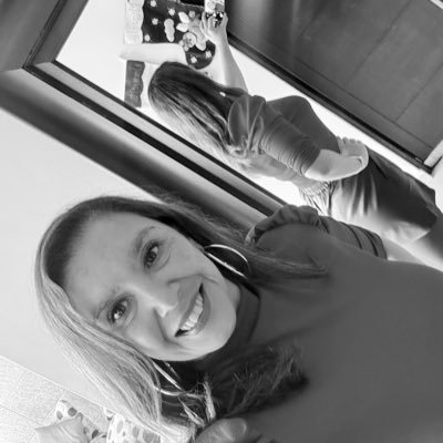 jeanetttrava's profile picture. Mamá de 1, traductora, esposa enamorada, amante del vino tinto, fan del ejercicio y de los libros, health coach , coffee & tea lover, risa y lágrima fácil I