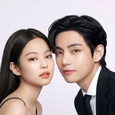 TaennieHQ's profile picture. 