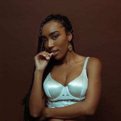 jaslashon's profile picture. creative from texas. 💓