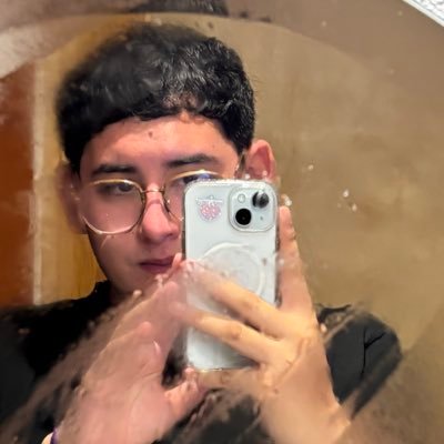 maowicio's profile picture. 8teen ♉️ Mario kart lover / foodie n your soulmate / waiting 4 u / conspiracies lover