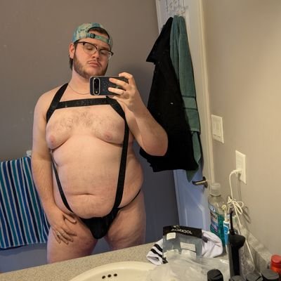 broffeyxox's profile picture. 27, pansexual🏳️‍🌈🏳️‍⚧️, 🇨🇦, Taken💙, gaymer 🌈, NSFW ⛔️, 18+,Bear/chub,🍃💨 ,Add+Snap:broffey👻
