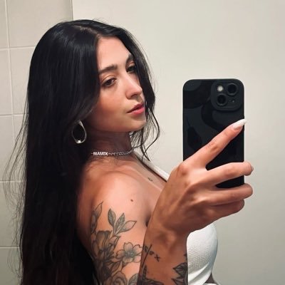 eimaliaax's profile picture. calma como um furacão