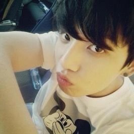 filmoutholic's profile picture. nobody fw film out like i do