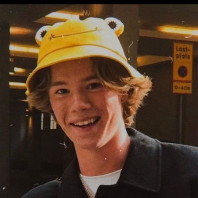 coquibabe's profile picture. Você me pediu pra ficar, me deu uma chave e chamou de lar. Dakota- bookstan- AFTG
barista, cozinheiro e vestibulando de letras.