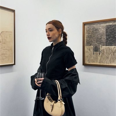 unpasomalo's profile picture. Solo una idiota enamorada de su atardecer rosita, la mujer de su vida.