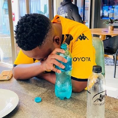 GomolemoLesabe's profile picture. 18 April | SPORT MANAGEMENT 👨‍🎓 ... Kaizer Chiefs .. Man United.. Barca  📧gomoaprillesabe@gmail.com for promos