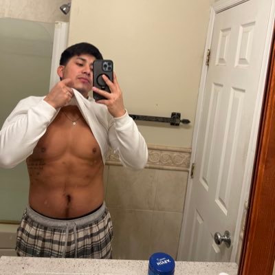 yupas09's profile picture. 