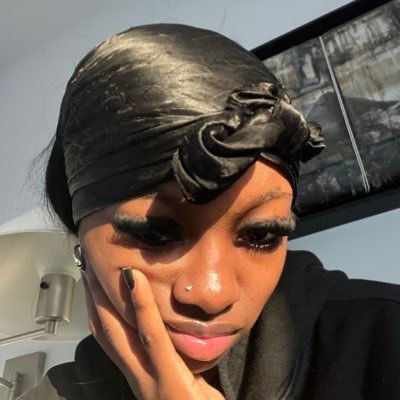 Selfpaiddiaryy's profile picture. 