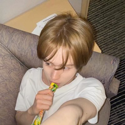 jakeungae's profile picture. Fueled by caffeine and chaos ☕️ .ᐟ