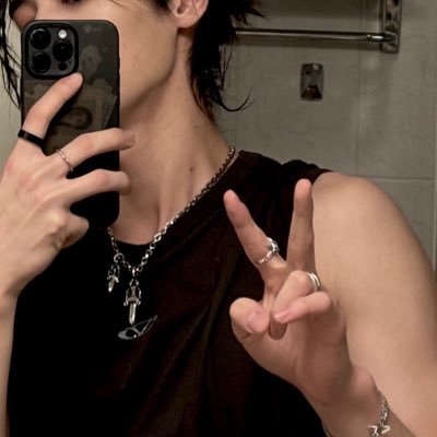 Leehano's profile picture. @BOYSNEXTSTREET’s scene stealer, 이한.