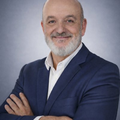 e_bonalba's profile picture. Desconfío de la verdad, así que la escribo a mordiscos. La desangro con mi pluma, esperando ver qué late bajo tanta impostura. ¿Es lo que te impulsa a leerme?