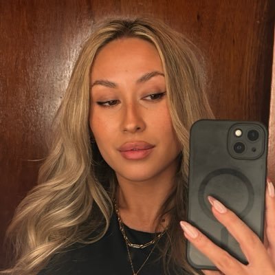 eskimodo's profile picture. A wierdo but I'm real though