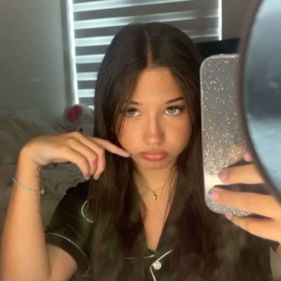 lunacvte's profile picture. @lunnalovv 18 :) still in college!