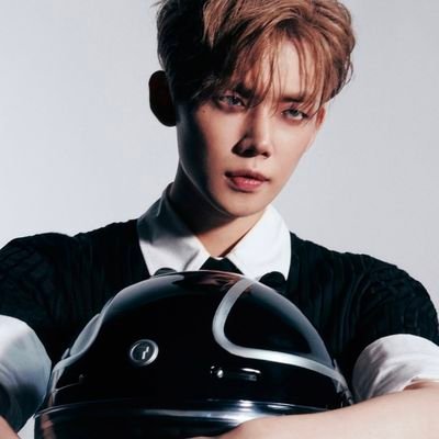 yazuhos's profile picture. currently streaming addison rae's album in the khia asylum