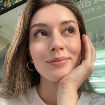 JuliaSzeptyck's profile picture. Global wine markets • UES • Reading, film, music • ⛳️ on weekends