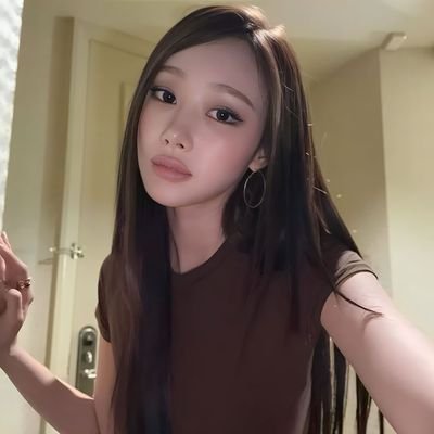 celebrictly's profile picture. new own, I'll make you colorful.