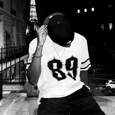 RdSimth80673's profile picture. Nul ne peut changer son destin 💥💯
Peut importe la durée de la nuit le jour finira pas se lever 🌃🔥