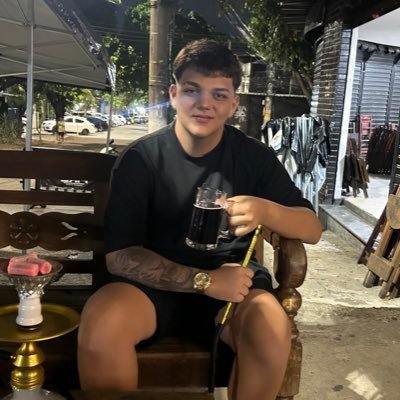 victor_rebeque's profile picture. coisas ruins acontecem para coisas extraordinárias acontecerem logo em seguida.