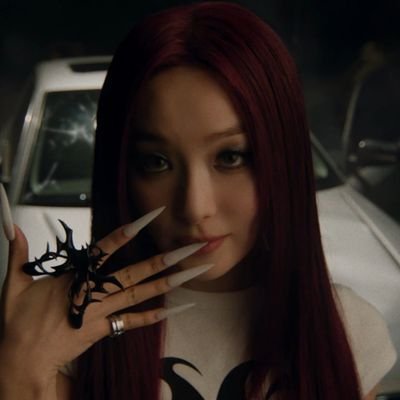 morxser's profile picture. 𝐏𝐎𝐑𝐓𝐑𝐀𝐘𝐄𝐃, 1994 : The soft gleam in her eyes contrasts the cool steel of her aura ( 𝑲𝒂𝒏𝒈 𝑺𝒆𝒖𝒍𝒈𝒊 )