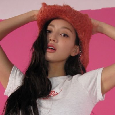 strapzyo's profile picture. menina mulher da pele preta