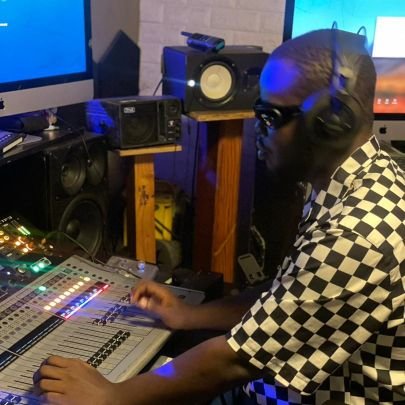 pelz_zini's profile picture. SWAG LIFE 🐊
Sound Engineer 🎛🎛
Music Producer 🎹🎵

I'll send beats for free if you ask Nicely😎