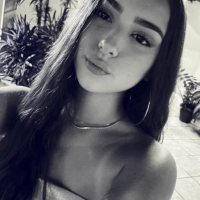 isaventurin's profile picture. we are a set of constantly changing processes 🪩