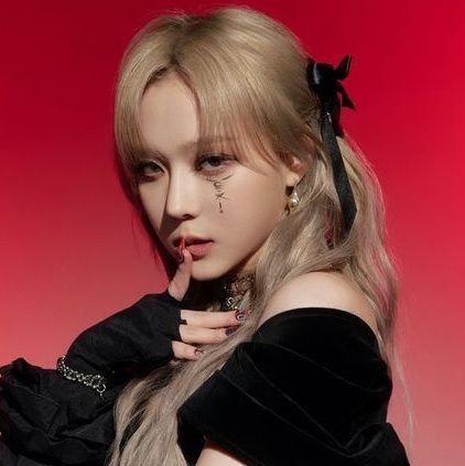 mavteiz's profile picture. #⃟𝐔𝐍𝐑𝐄𝐀𝐋 ─ Bringing icy vibes and a heart of snow ❤️. 𝐖𝐈𝐍𝐓𝐄𝐑 (2001) from Aespa freezes the stage with her ethereal vocals 🌟.