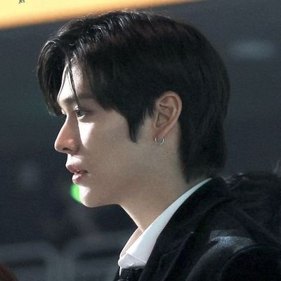 echoverierequi's profile picture. LITERATURE's MANNEQUIN — 静かな雨, やさしい嘘! それは嘘だ—unveil the truth. Tsurugi Morimoto (剣森本). SL1AU4034 taking Divination, Ancient Rune, and Muggle Studies as elective.