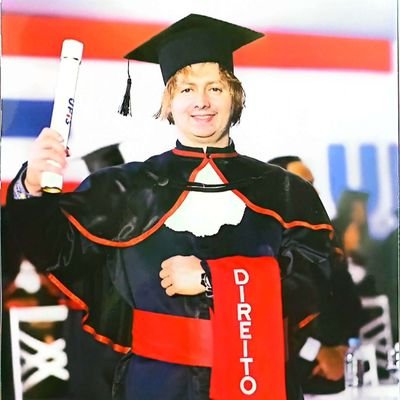 Alexander8482's profile picture. Graduated in Law. Five languages. Music cover.