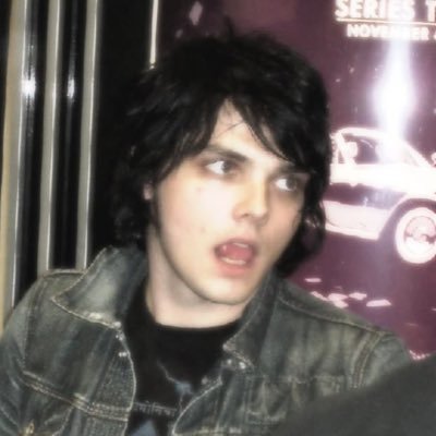 panicatthejam's profile picture. Im scared 🩷 | p!atd, pmore, sws, tøp, fob, mcr + more bands | ‽ ♥︎ |-/ ☀️🌙 .ᐟ | i need somewhere to yap abt bands | queen of throamtwt 👑|